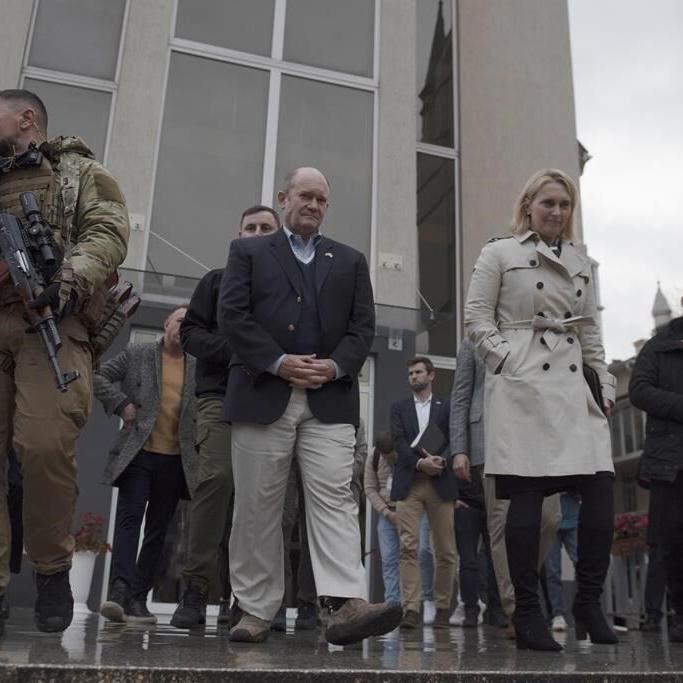 US senators in Ukraine promise continued aid ahead of winter